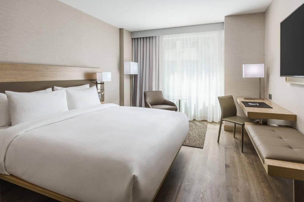 Guest Room, 1 King interior
