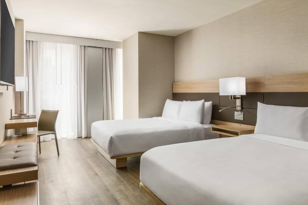 Guest room, 2 Queen beds interior